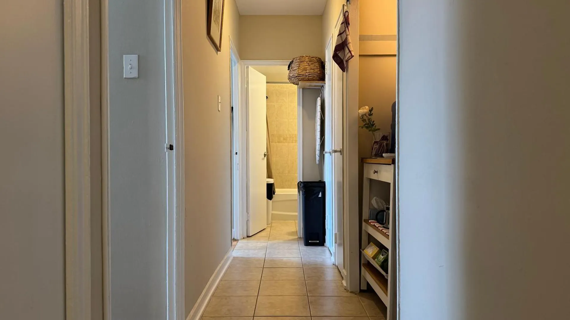 Private Cozy Room In Downtown Toronto, Steps To Subway & Cn Tower 民宿