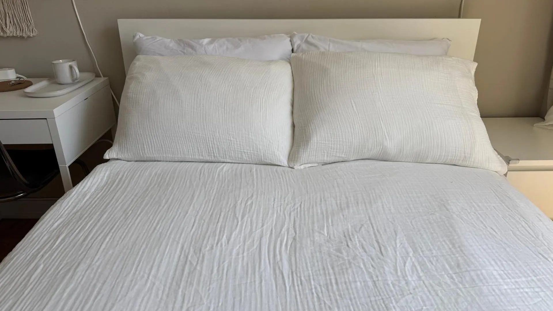 Private Cozy Room In Downtown Toronto, Steps To Subway & Cn Tower