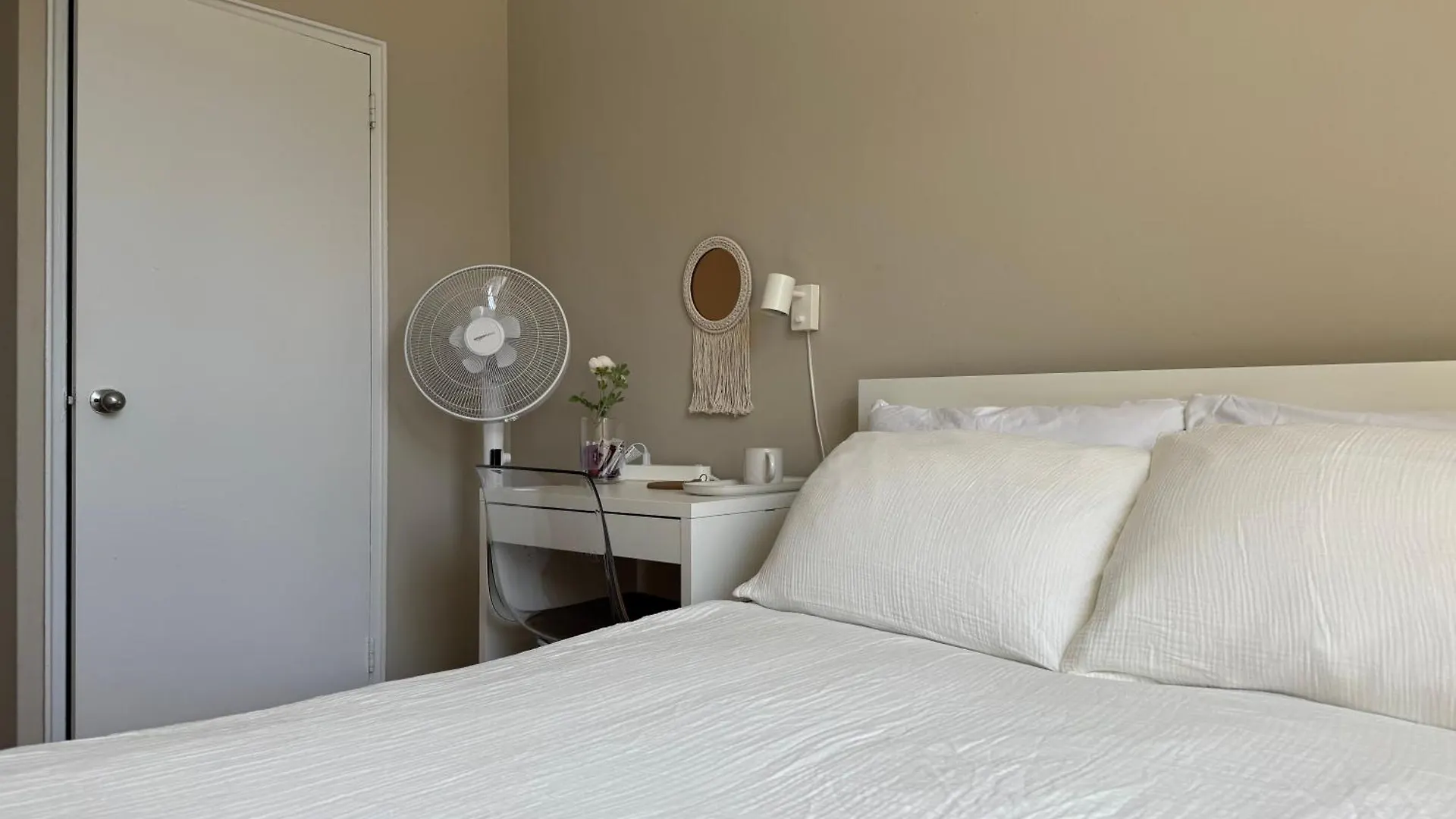 民宿 Private Cozy Room In Downtown Toronto, Steps To Subway & Cn Tower